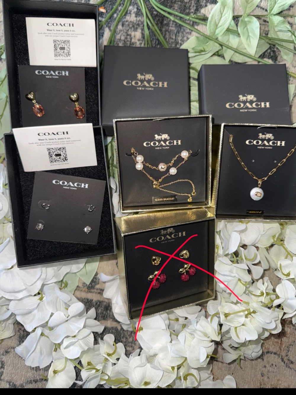 💥Coach  $155 retrial your choice  one box only necklaces earring, bracelets